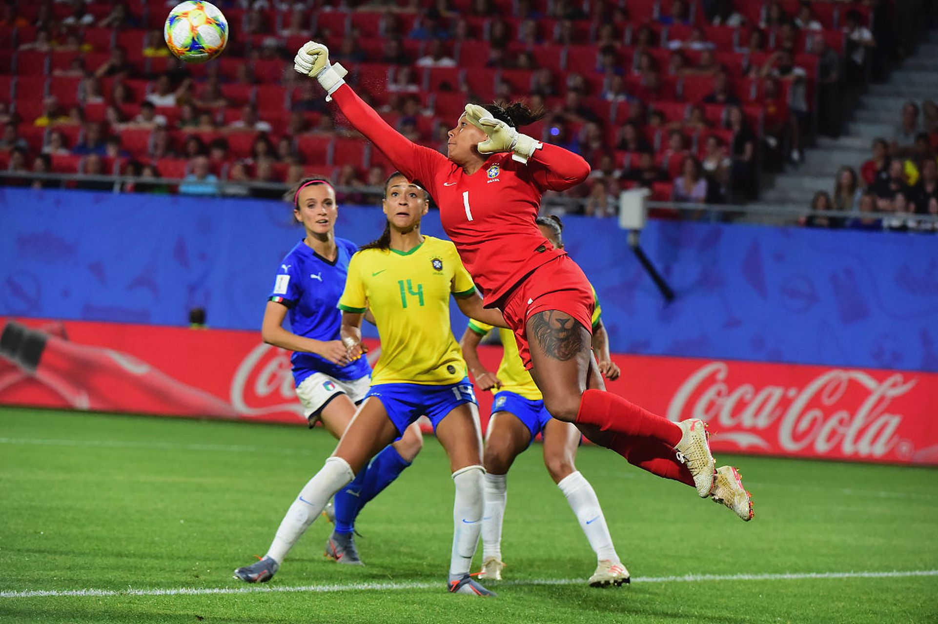 c7c7.app-包含摩洛哥队球员表现抢眼，赢得赛场赞誉的词条