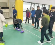 c7娱乐-激烈较量：亚洲足球赛场上精彩纷呈，球员们全力以赴的简单介绍